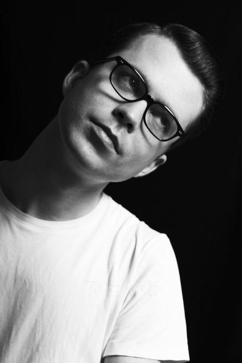 Tom Vek