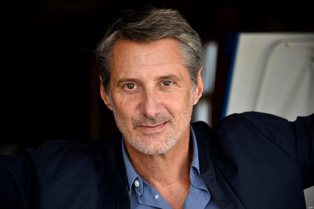  Antoine de Caunes revient à la radio, la ou il avait fait ses débuts. Mathieu Gallet, le PDG de Radio France vient de confirmer sur Twitter,