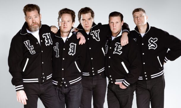 The Hives reprend « Hooked on a Feeling »  pour les singles spotify et c'est très bon.