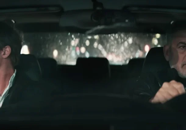 Deux loups solitaires se voient charger d'un même travail...