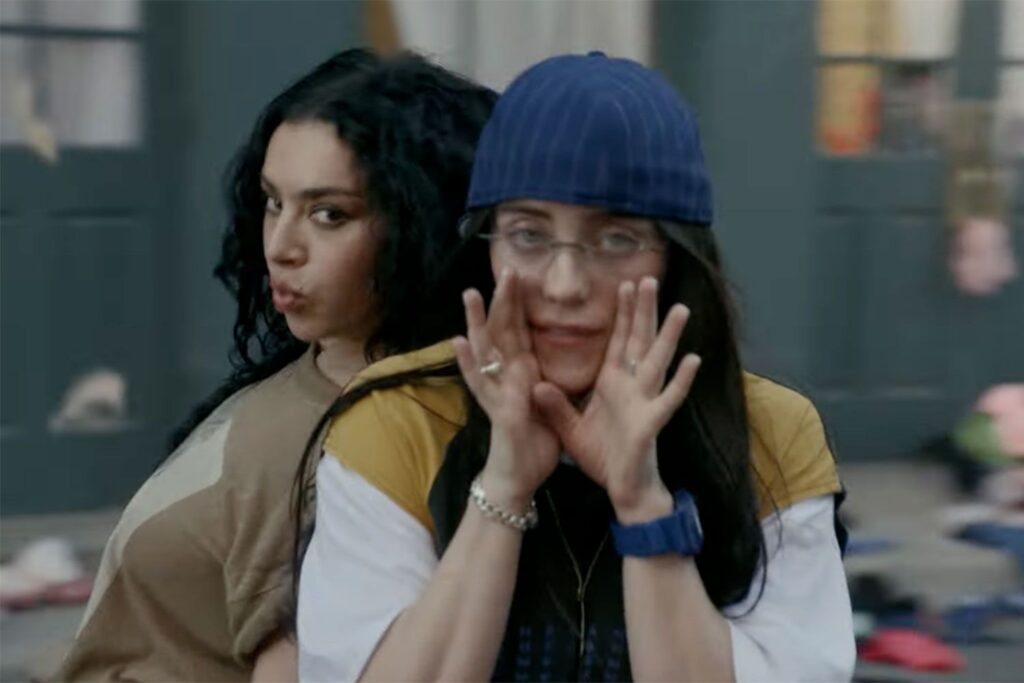 Charli XCX et Billie Eilish remixent “Guess”
