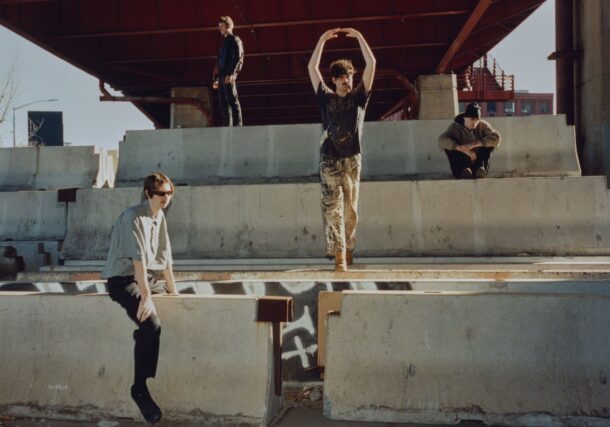 Model/Actriz sort "Doves"