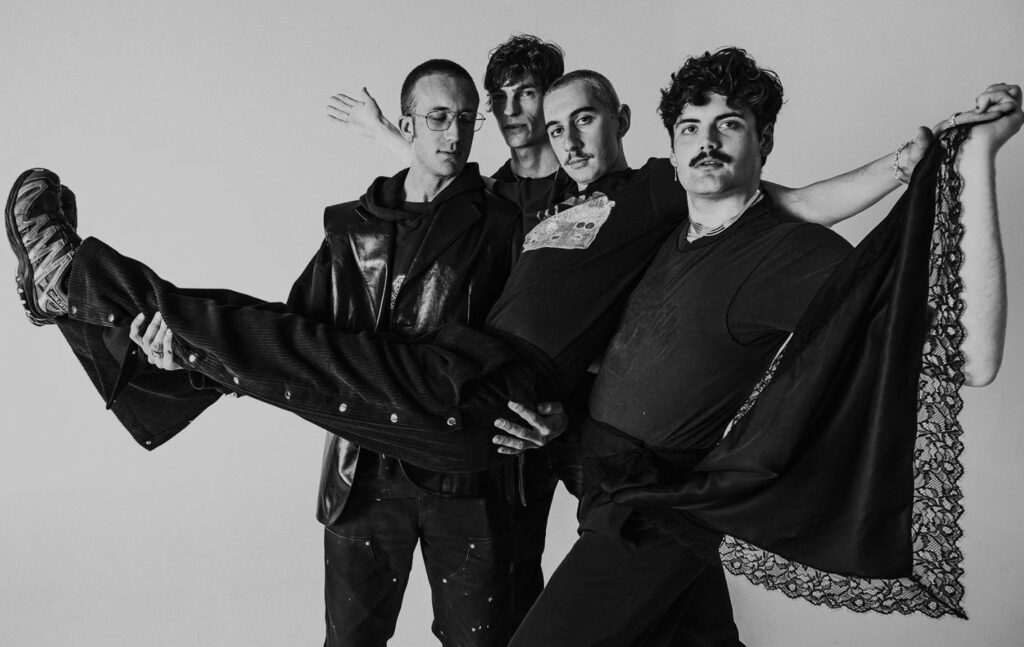 Model/Actriz balance "Cinderella", une pépite disco punk avant leur nouvel album Pirouette