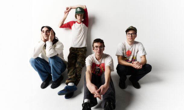 DIIV sort "Return of Young" : les fantômes dans la machine