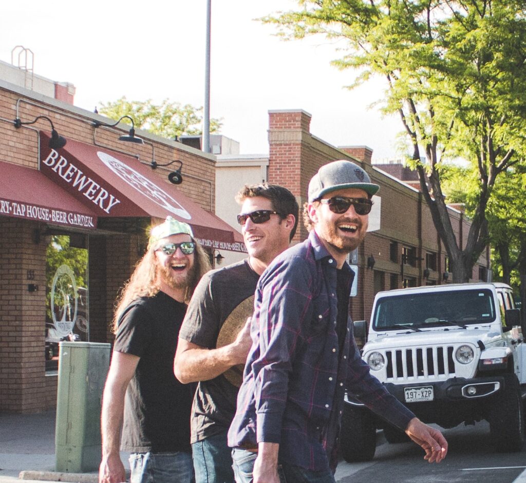 Sean Waters & The Sunrise Genius sort "Clearer than Crystal" : un sourire en douce dans un monde qui pique