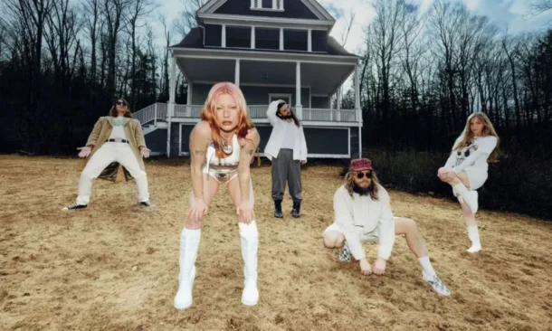 Wet Leg revient avec « CPR », un single garage rock fuzzé et romantique, extrait de leur nouvel album Moisturizer prévu en juillet 2025.