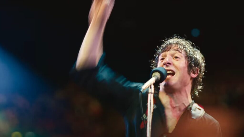 eremy Allen White devient Bruce Springsteen dans Deliver Me From Nowhere. Un biopic centré sur l’album Nebraska, brut, touchant et validé par le Boss himself.