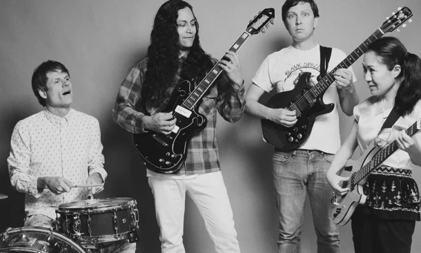 Le groupe Deerhoof quitte Spotify en protestation contre l'investissement de la plateforme dans une IA militaire