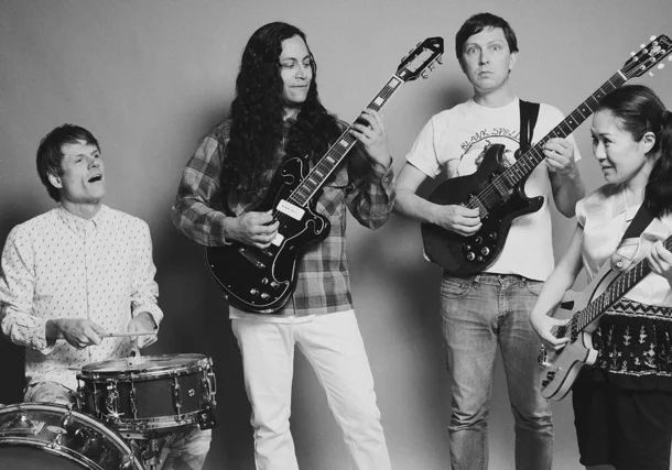 Le groupe Deerhoof quitte Spotify en protestation contre l'investissement de la plateforme dans une IA militaire