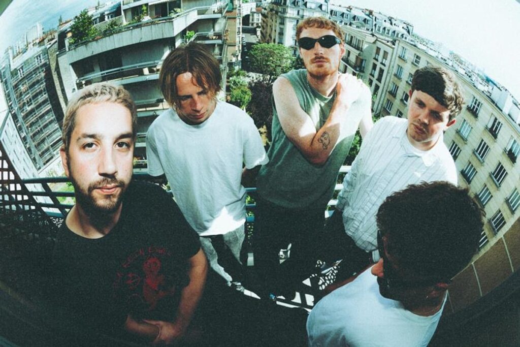 Humour balance "In the Paddies", un single post-punk tendu venu d’Écosse