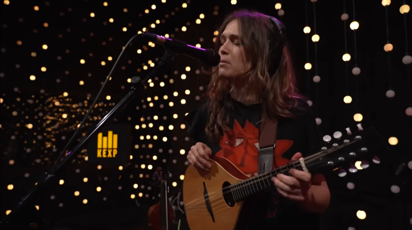 Black Country, New Road brille chez KEXP avec un live lumineux,