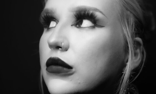 Jodie Langford sort "S.T.B.Y" : Electro punk addictif