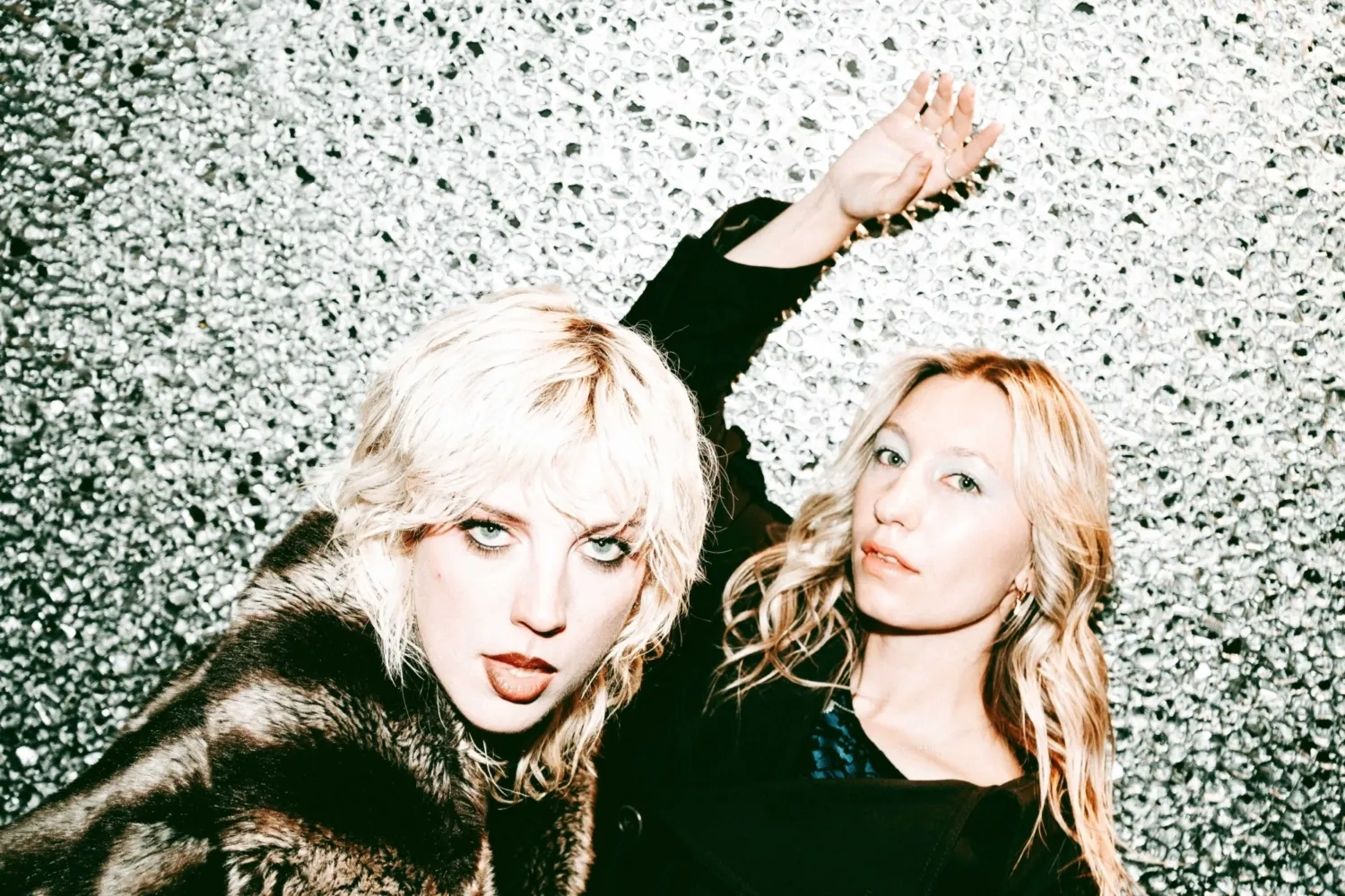 Coach Party & Black Honey font péter le dancefloor avec Disco Dream