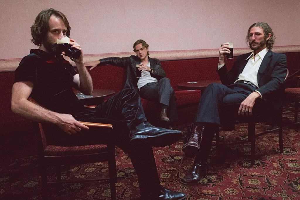 Demob Happy sort Who Should I Say Is Calling? : un riff qui tue