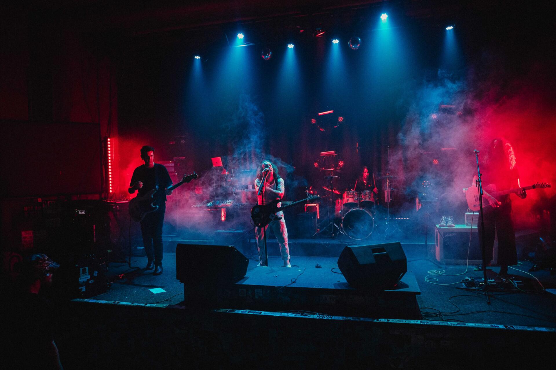 combobox invente le spankwave avec The Party, un shoot d’adrénaline entre skate punk et post punk