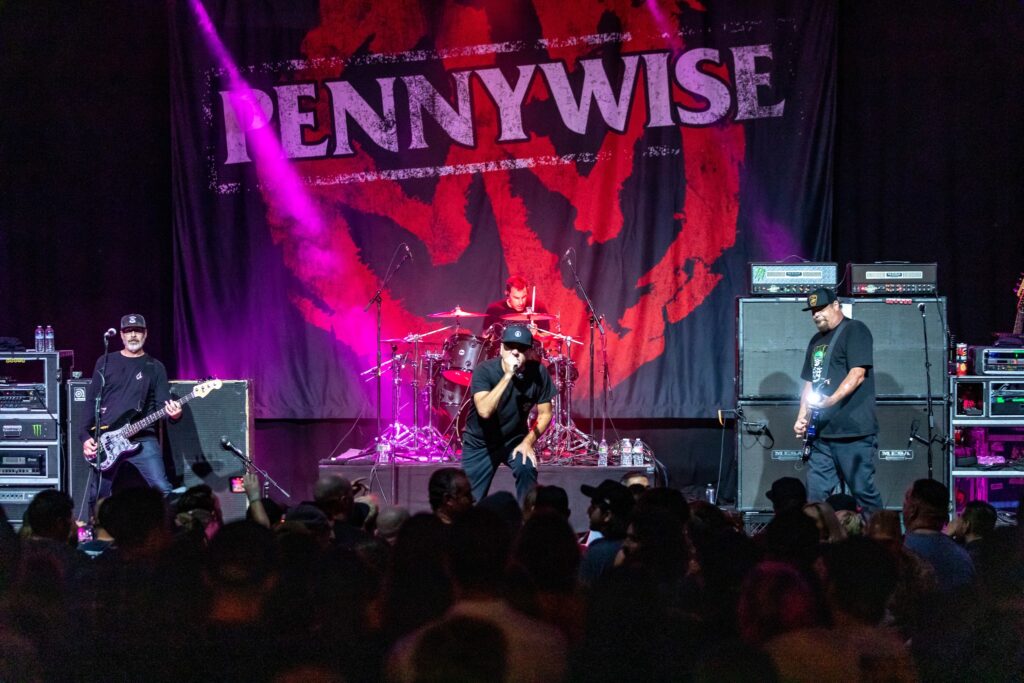 Pennywise reprend “Ace of Spades” de Motörhead dans une version punk encore plus rapide et furieuse. Un hommage électrique extrait de l’album Killed By Deaf – A Punk Tribute to Motörhead, prévu pour le 31 octobre 2025.