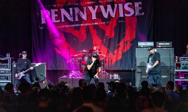 Pennywise reprend “Ace of Spades” de Motörhead dans une version punk encore plus rapide et furieuse. Un hommage électrique extrait de l’album Killed By Deaf – A Punk Tribute to Motörhead, prévu pour le 31 octobre 2025.