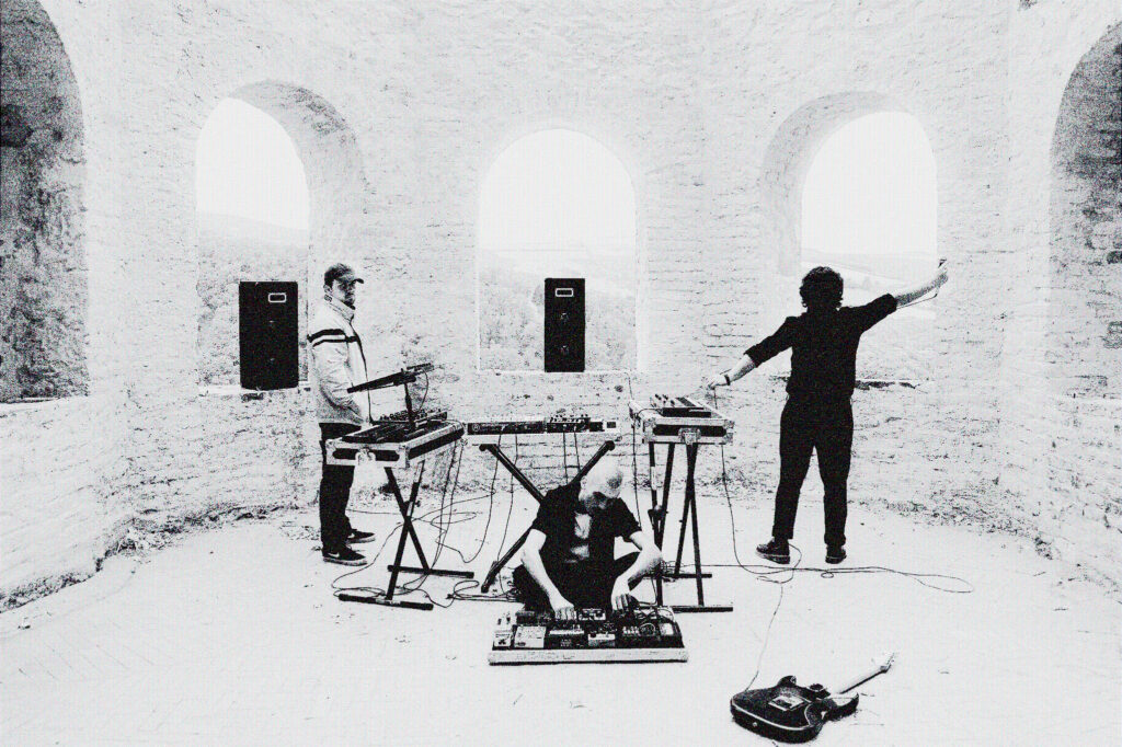 YARD balance “Big Shoes” : techno, punk et angoisse du découvert