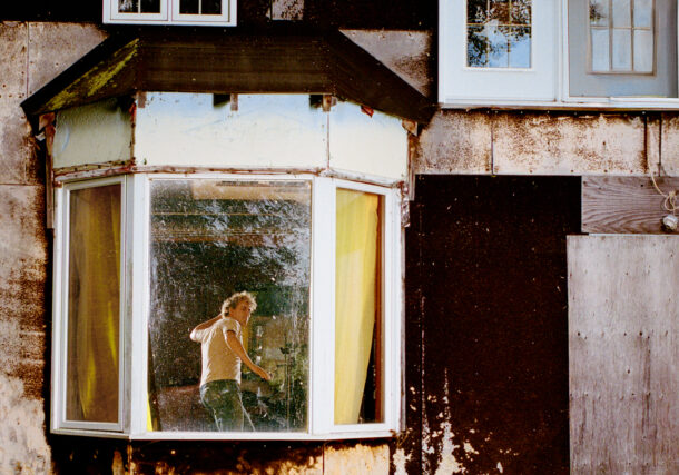 Les Louanges revient avec “Je confirme ma présence” : poésie et sample sublime