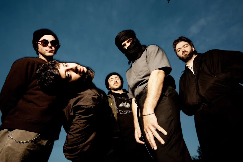 Prostitute signe chez Mute et dévoile le furieux single « Mr Dada »