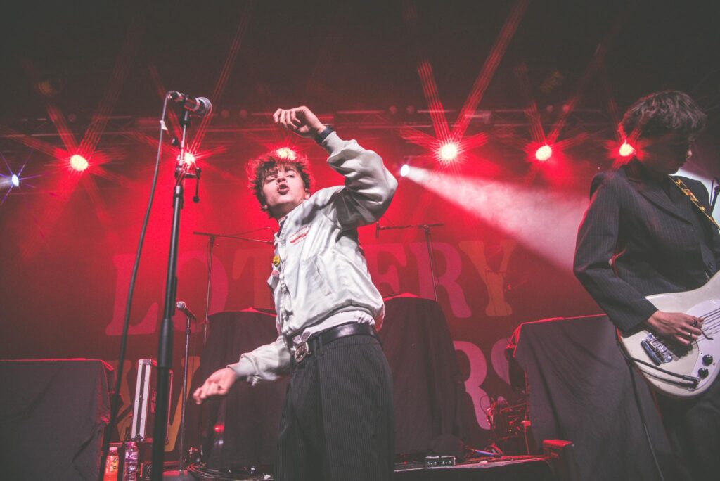 Tom A. Smith dévoile I Don’t Blame You, single le plus punchy et addictif de son EP Say What You Want. Un titre électronique, groovy et irrésistible qui confirme l’ascension fulgurante du jeune artiste britannique.