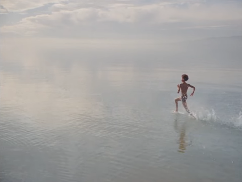 Premier extrait du projet HELP(2) : Arctic Monkeys et une pluie de stars pour War Child