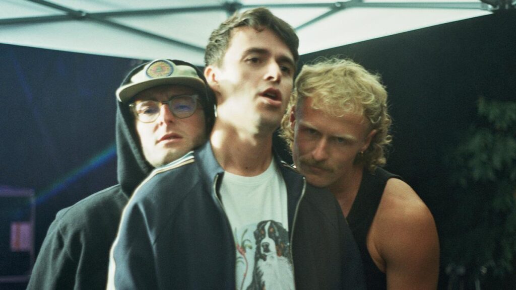 Les lillois de Naked Soft Men sortent “Time Is Near”, extrait de leur premier album attendu le 27 février. Riffs garage, refrain ultra catchy et vibes 80’s à la Viagra Boys.