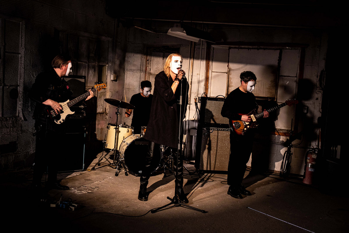 Charm School : Le post-punk au scalpel (et avec des cuivres) de "Schadenfreude Ploy"