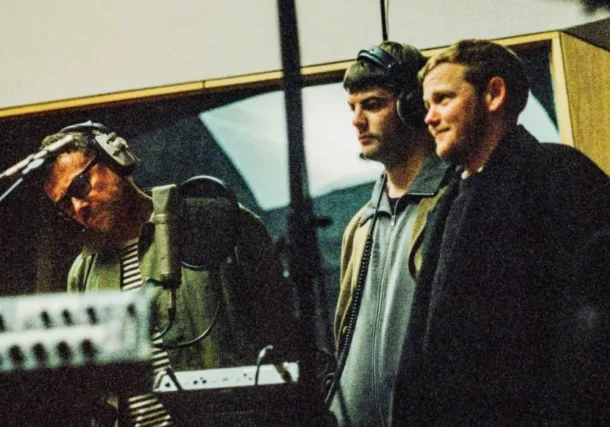 Damon Albarn, Grian Chatten et Johnny Marr réunis sur “Flags” pour le projet caritatif Help (2)