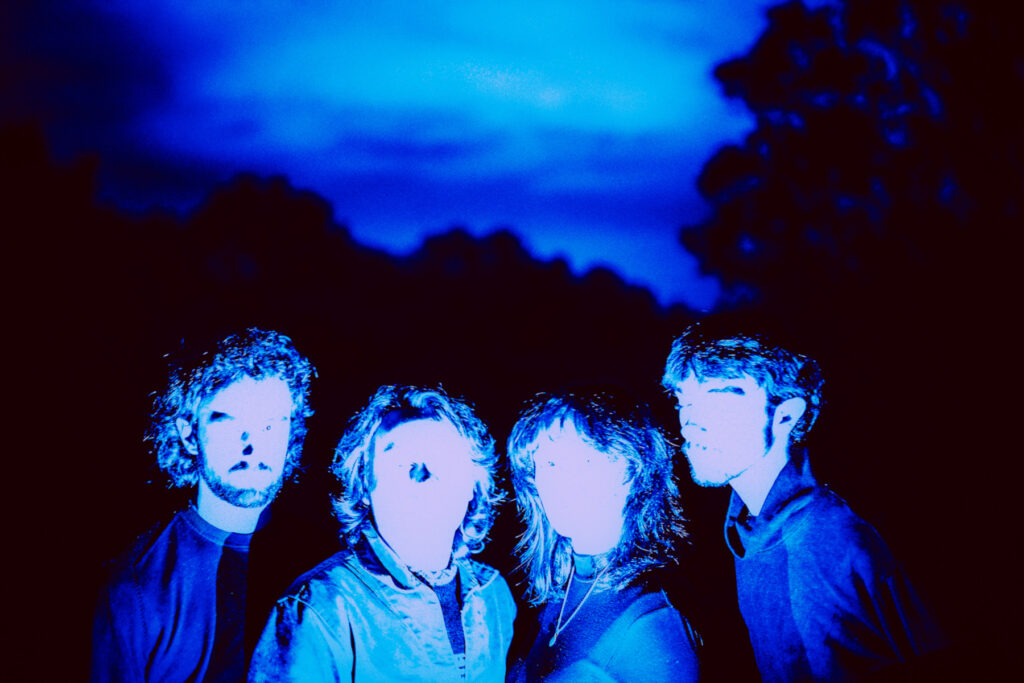 CRACHE balance “Ces Oiseaux” : du punk brûlant en plein soleil