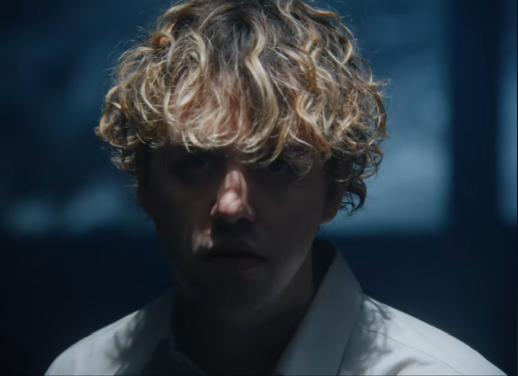 les louanges, ne me quitte pas des yeux