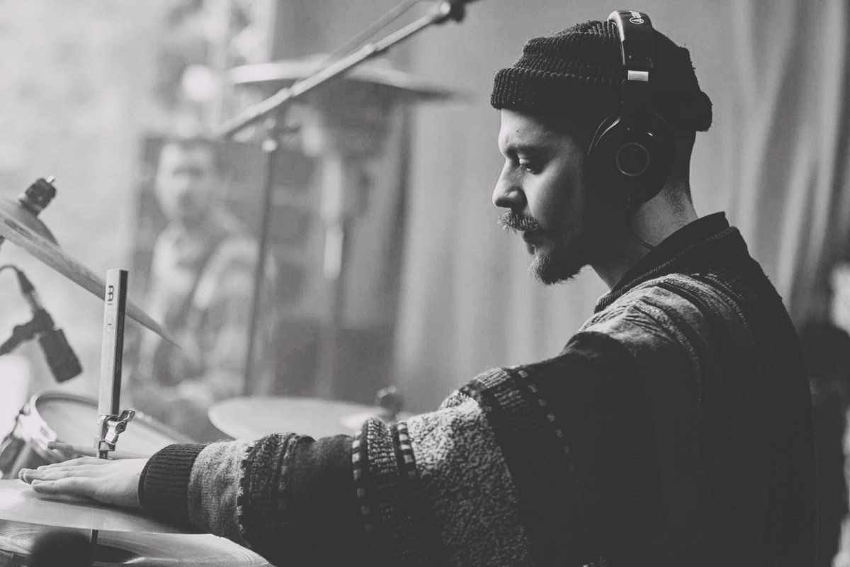 Découvrez Pako Kaan, le producteur athénien qui fusionne funk brésilien des 70s et indie contemporaine.