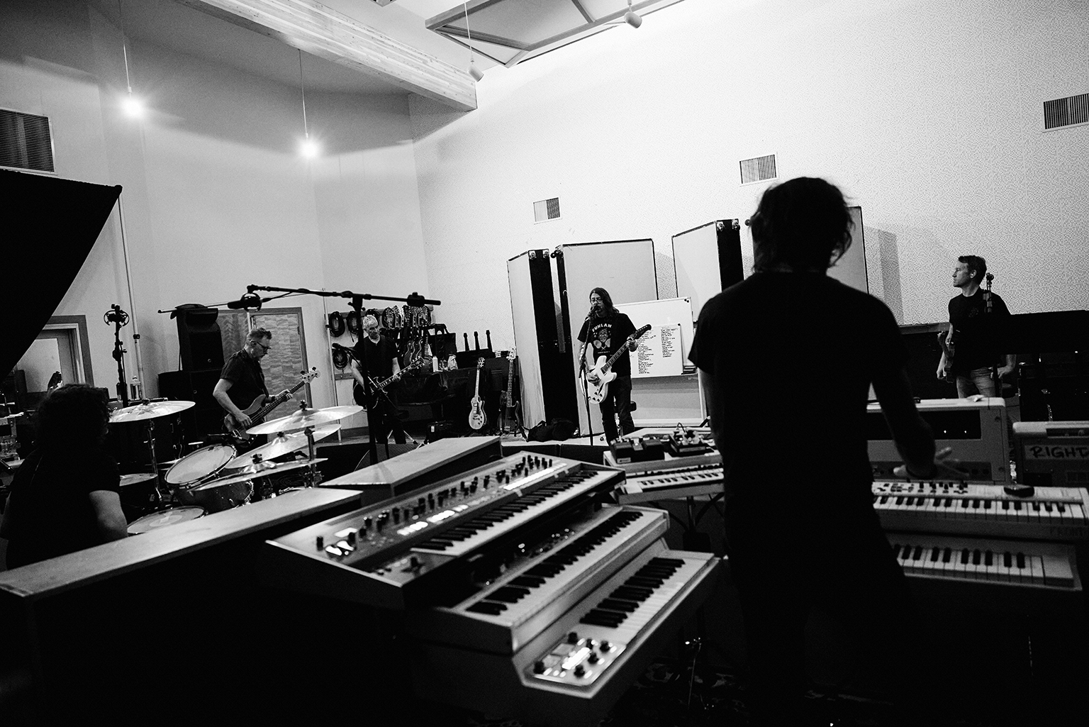 Foo Fighters balancet "Of All People" et ils sont pas venus pour épiler les marguerites