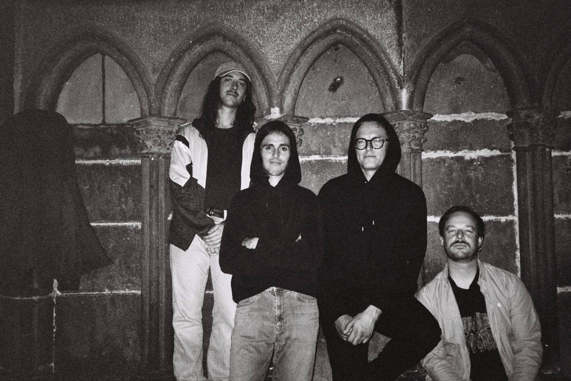 trainfantome : Se prendre un mur de mélancolie avec « Bleeding At The Door