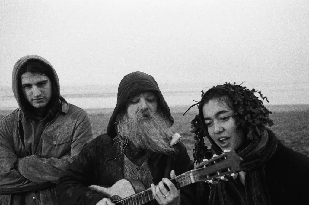 Mary In The Junkyard – “Mouse”