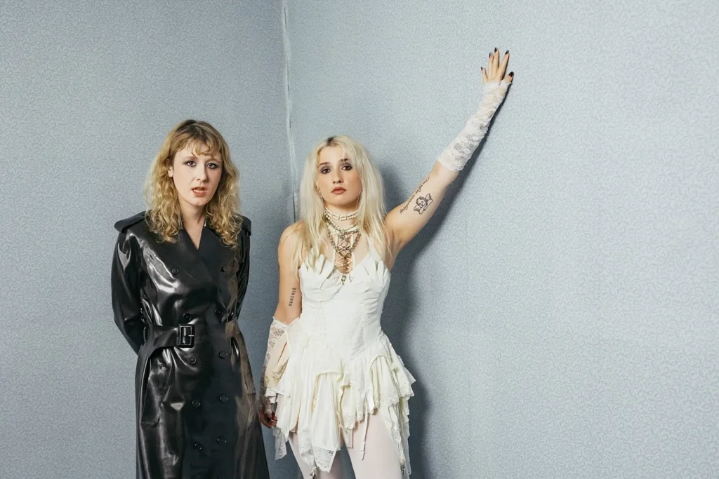 Bang Bang" : du garage punk incisif pour dénoncer l'adoration des idoles